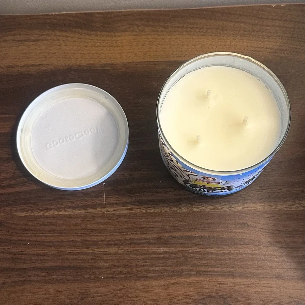 Goose Creek Little Debbie's Zebra Cakes 3-Wick Candle Scent 14.5 Oz.NEW